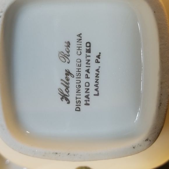 Gold trimmed Rose Creamer and Sugar - Picture 4 of 13